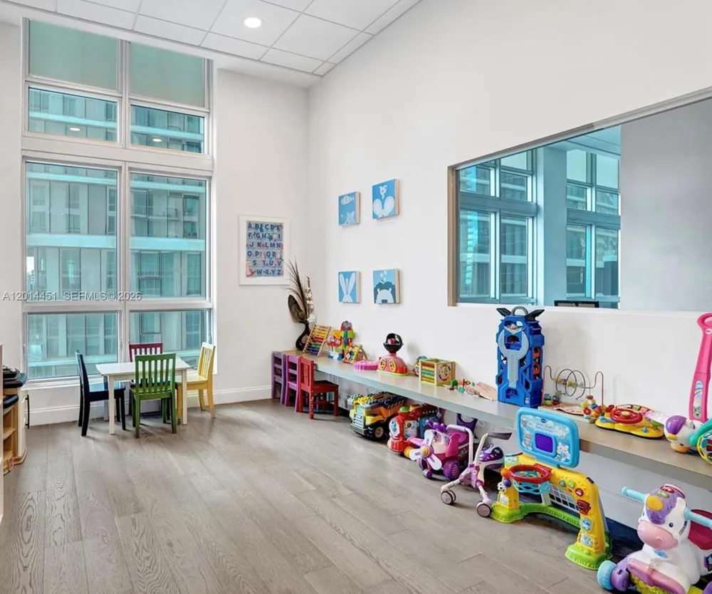 300 S Biscayne Blvd #T-3212 Miami, FL 33131