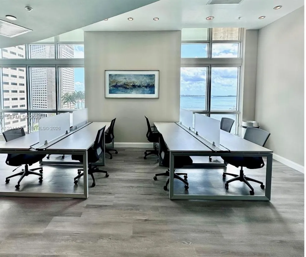 300 S Biscayne Blvd #T-3212 Miami, FL 33131