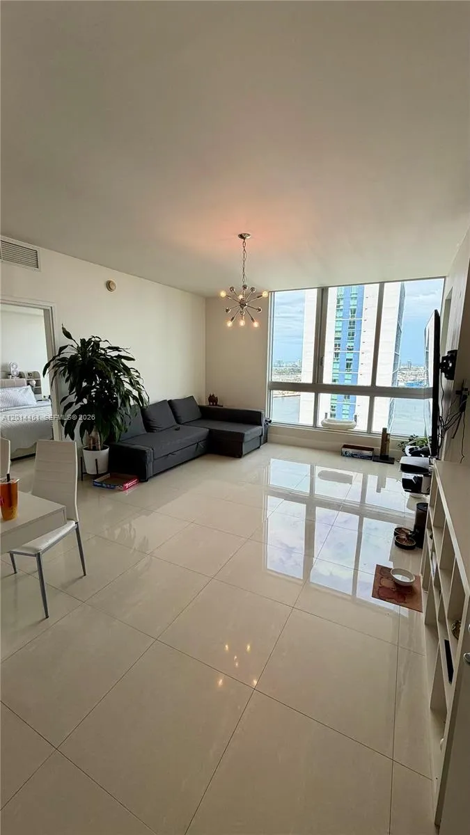 300 S Biscayne Blvd #T-3212 Miami, FL 33131
