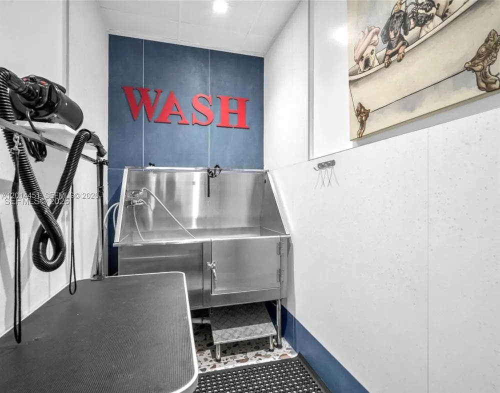 300 S Biscayne Blvd #T-3212 Miami, FL 33131