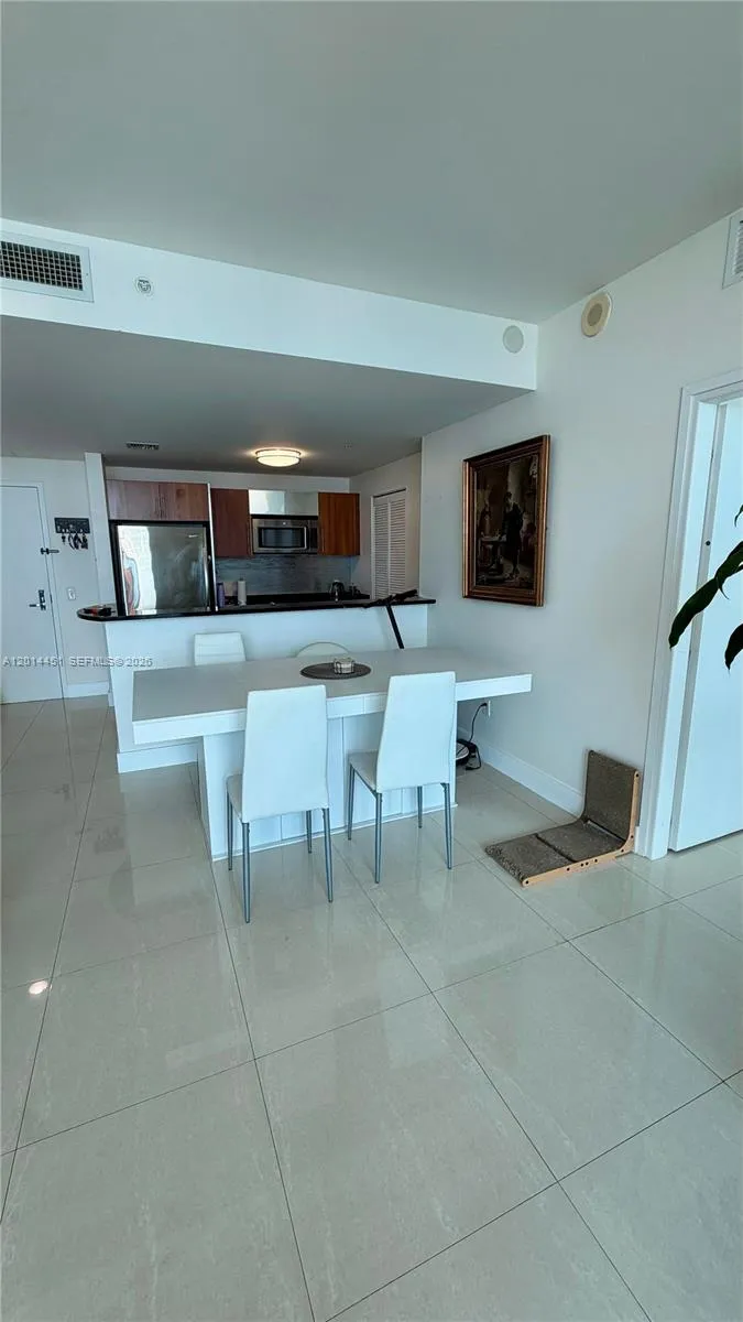 300 S Biscayne Blvd #T-3212 Miami, FL 33131