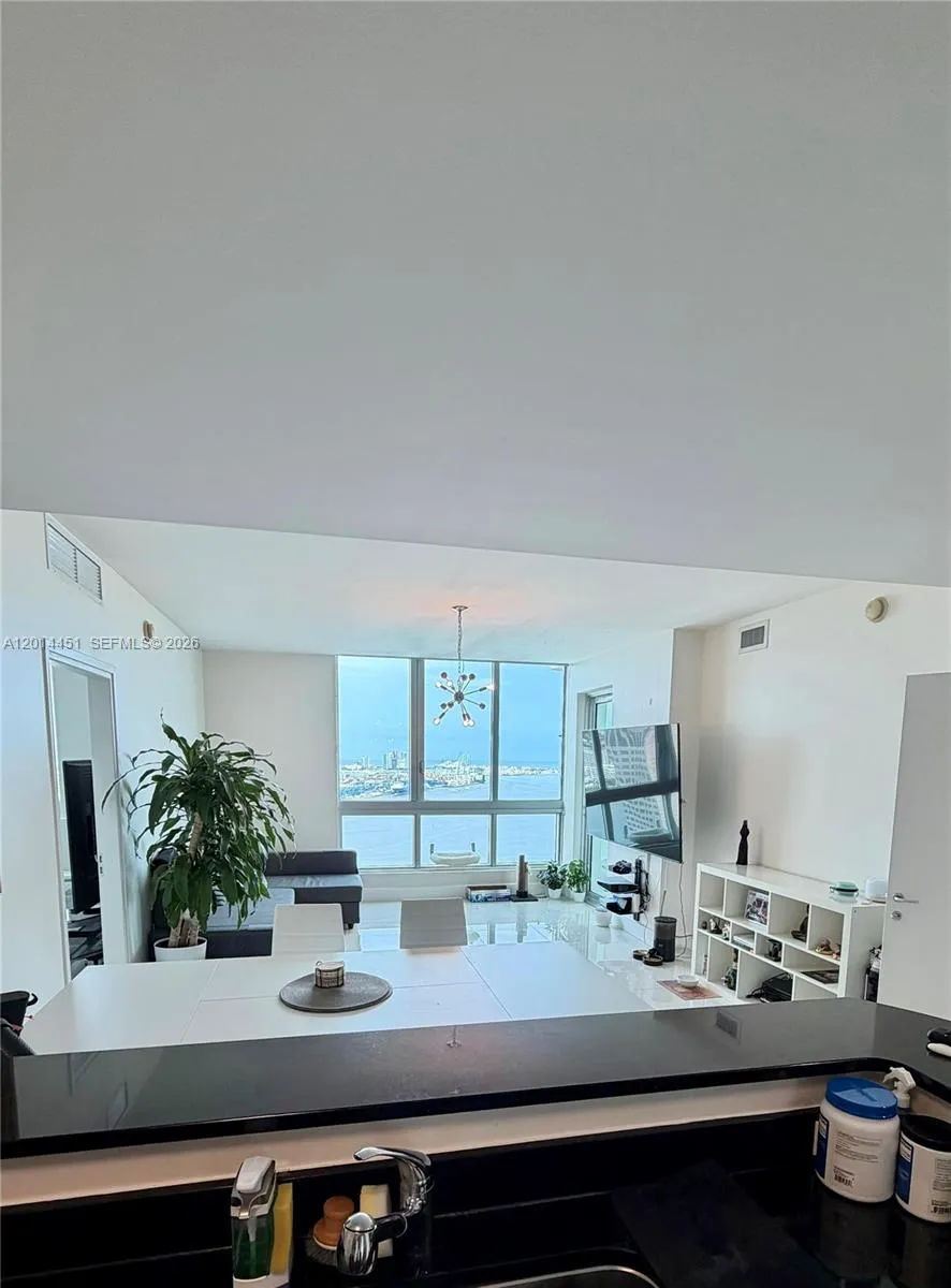 300 S Biscayne Blvd #T-3212 Miami, FL 33131