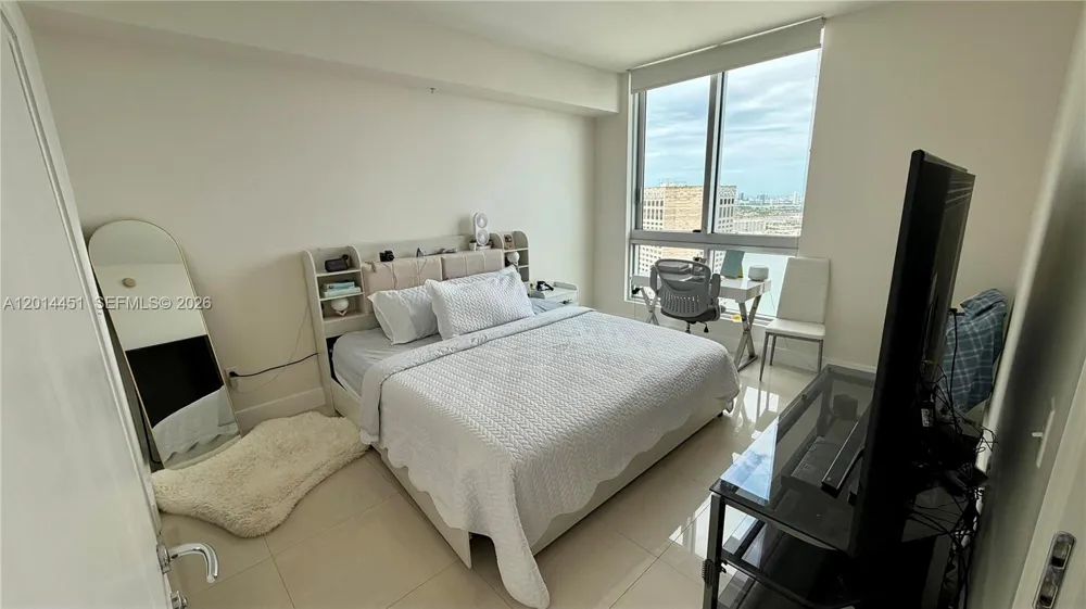 300 S Biscayne Blvd #T-3212 Miami, FL 33131