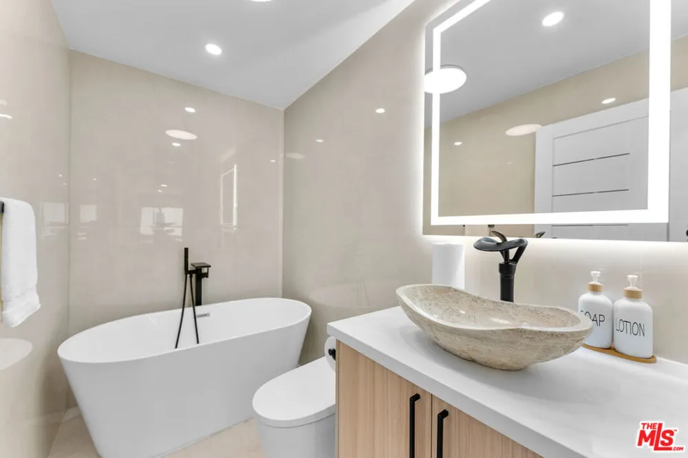 10360 Mcclemont Avenue Tujunga, CA 91042