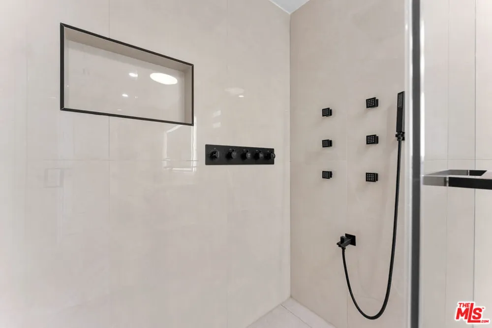 10360 Mcclemont Avenue Tujunga, CA 91042