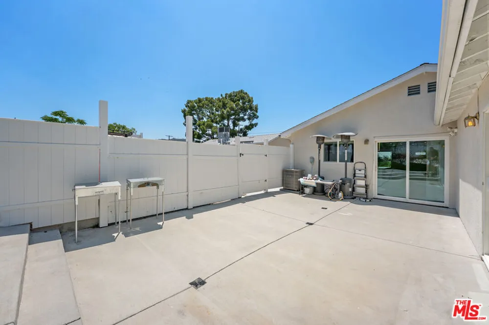 10360 Mcclemont Avenue Tujunga, CA 91042