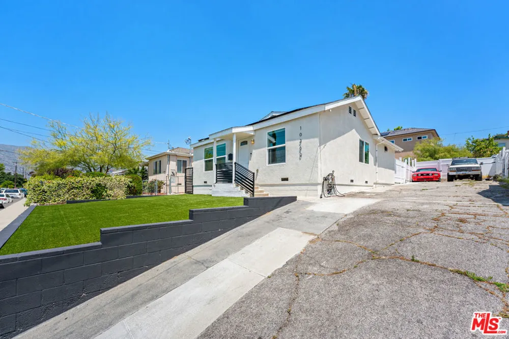 10360 Mcclemont Avenue Tujunga, CA 91042