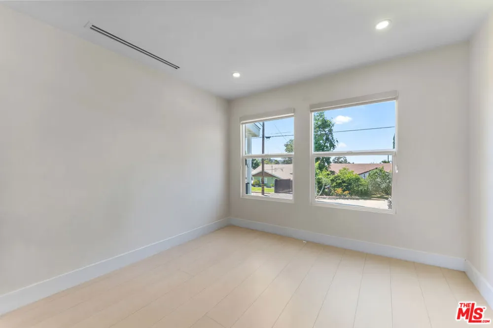10360 Mcclemont Avenue Tujunga, CA 91042