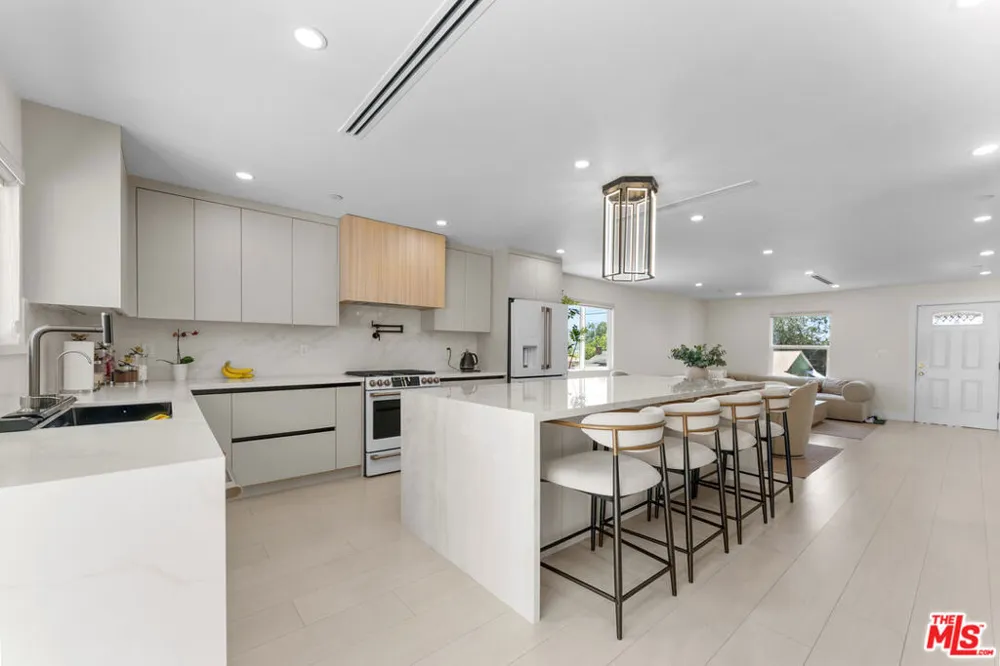 10360 Mcclemont Avenue Tujunga, CA 91042