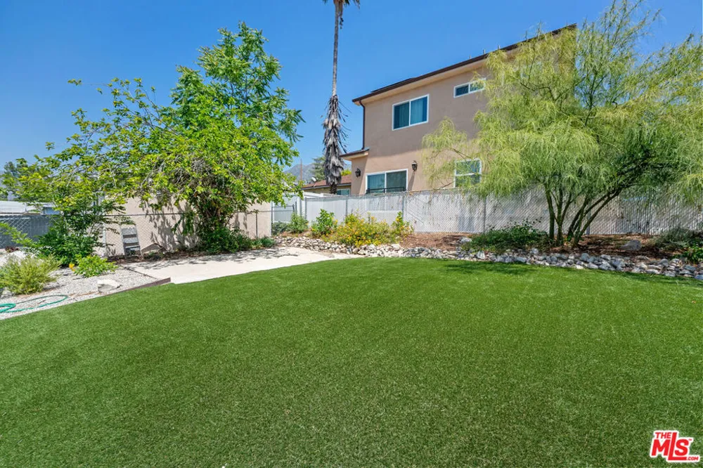 10360 Mcclemont Avenue Tujunga, CA 91042