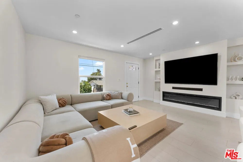 10360 Mcclemont Avenue Tujunga, CA 91042