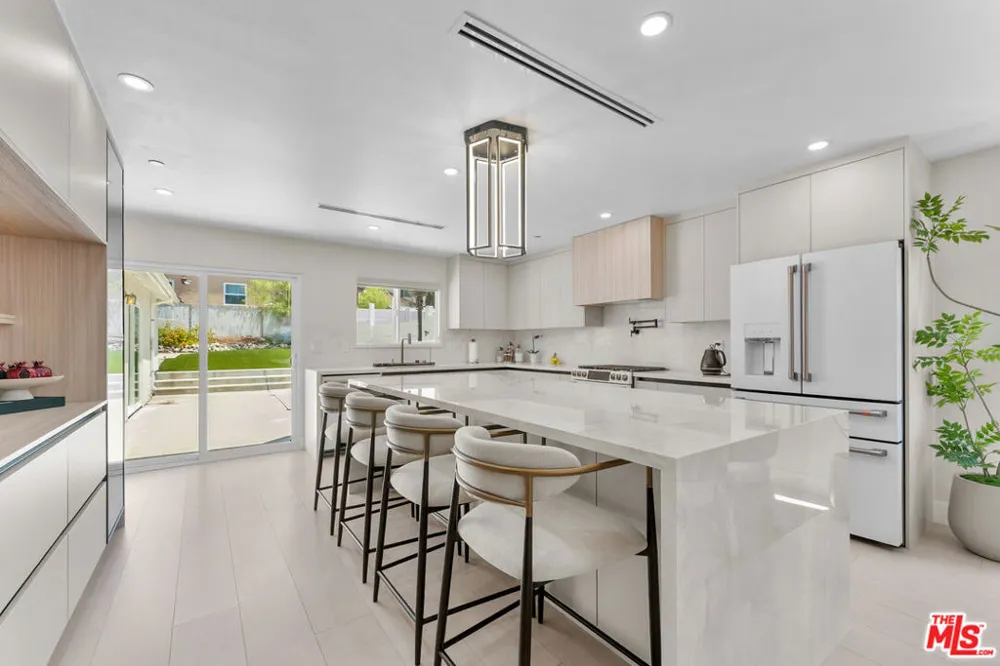10360 Mcclemont Avenue Tujunga, CA 91042
