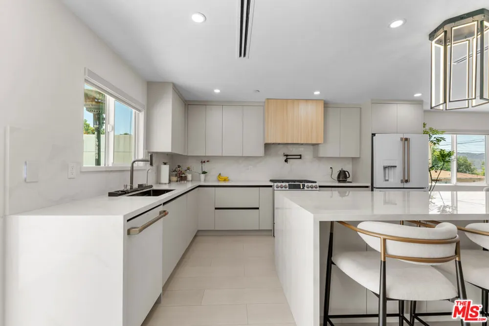 10360 Mcclemont Avenue Tujunga, CA 91042