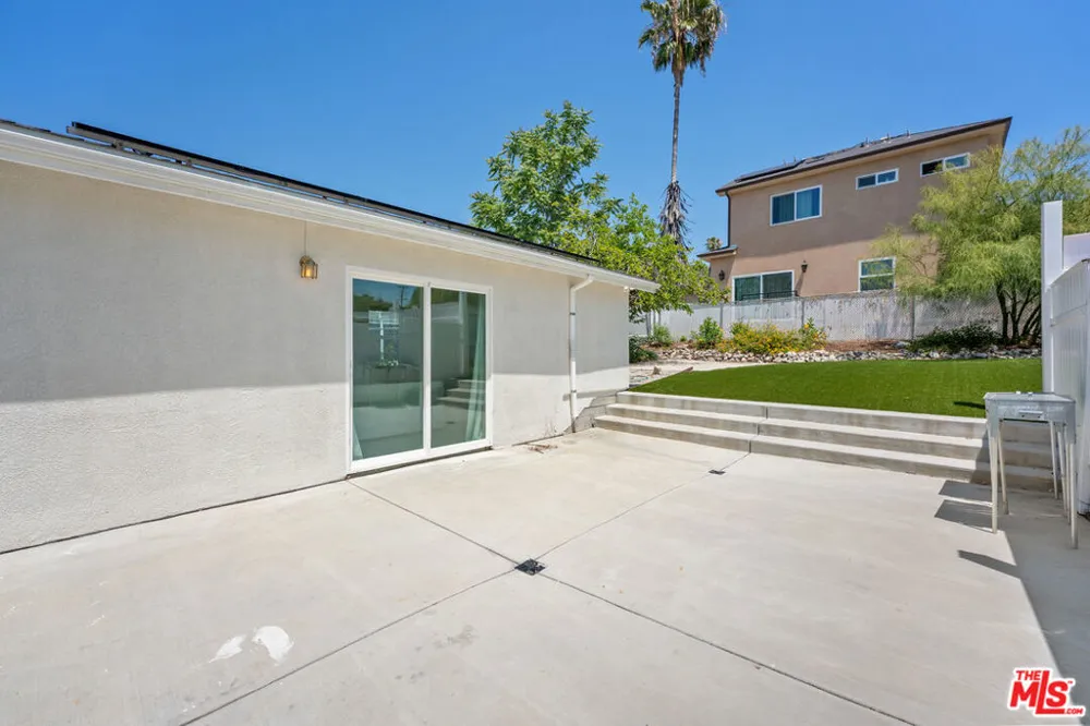 10360 Mcclemont Avenue Tujunga, CA 91042