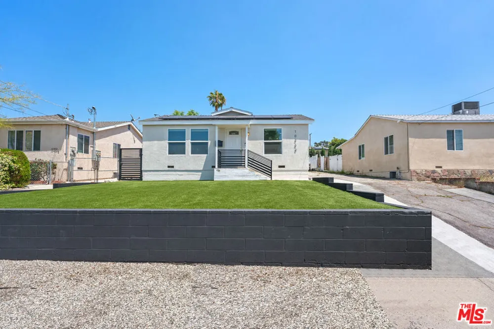 10360 Mcclemont Avenue Tujunga, CA 91042