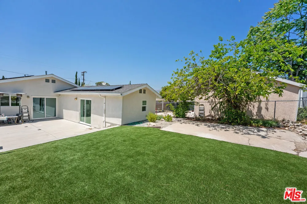 10360 Mcclemont Avenue Tujunga, CA 91042