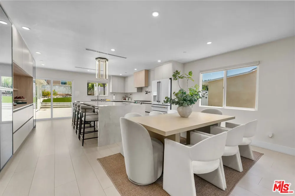10360 Mcclemont Avenue Tujunga, CA 91042