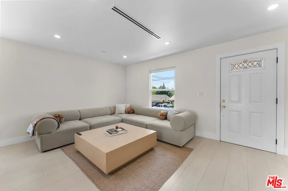 10360 Mcclemont Avenue Tujunga, CA 91042