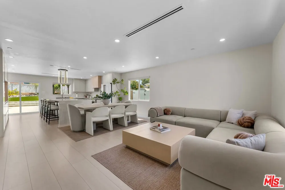 10360 Mcclemont Avenue Tujunga, CA 91042