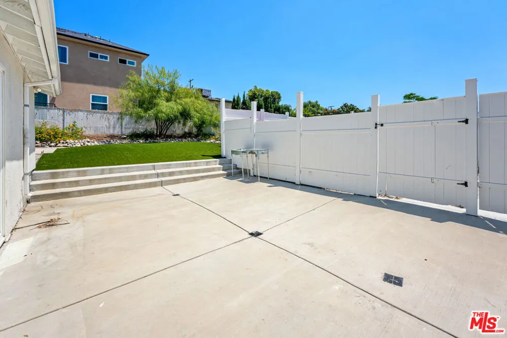 10360 Mcclemont Avenue Tujunga, CA 91042