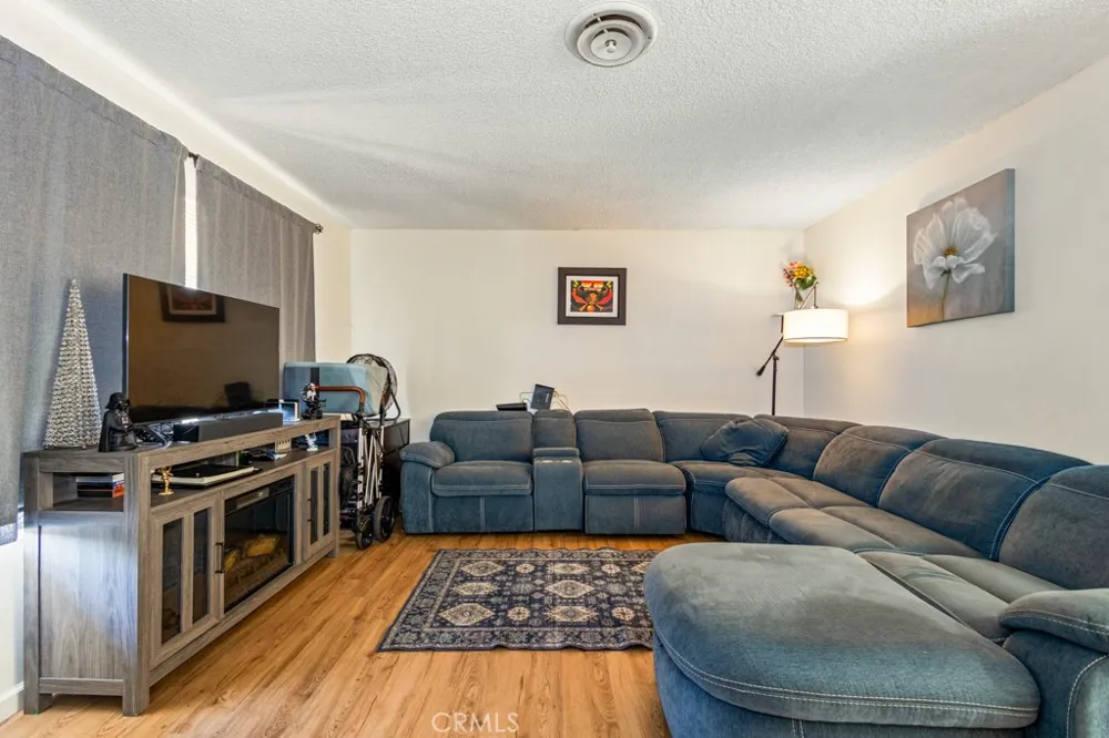 516 Onyx Hemet, CA 92543
