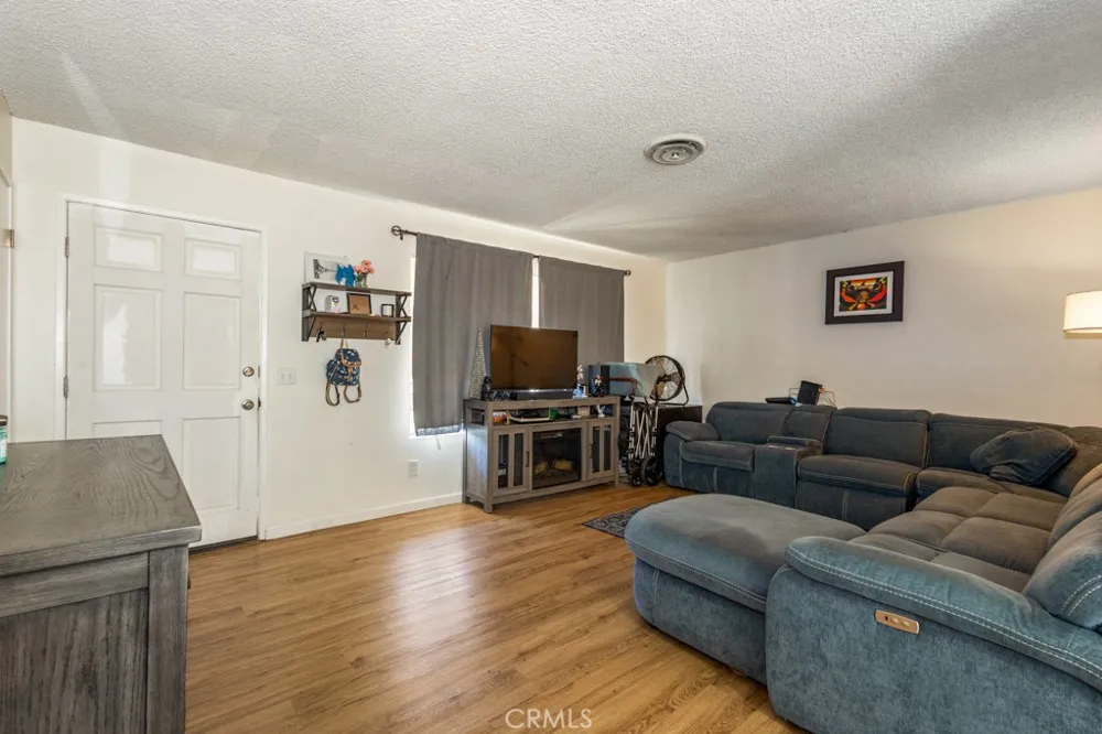 516 Onyx Hemet, CA 92543