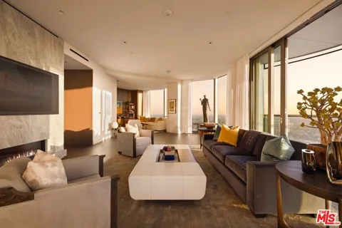 211 W Elm Court #28A