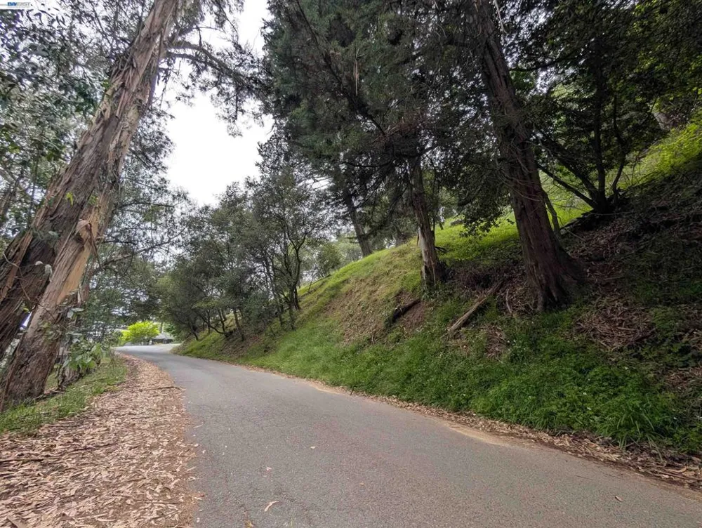 Girvin Dr Oakland, CA 94603