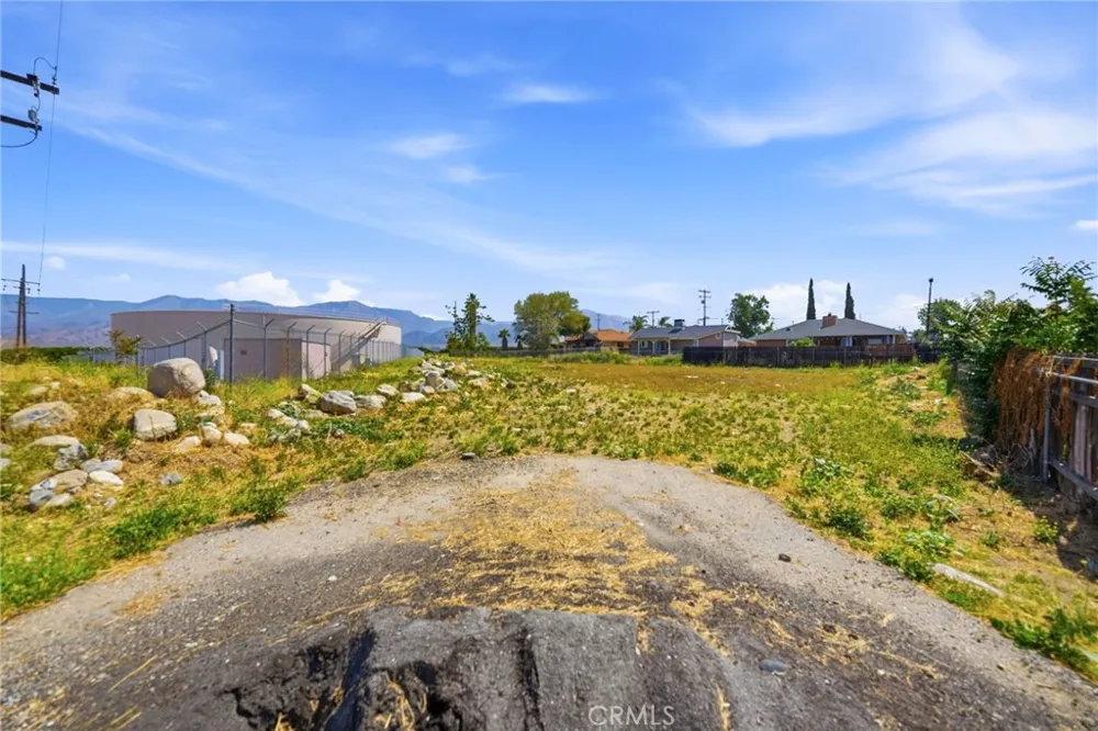 2016 SAN Bernardino Avenue Mentone, CA 92359