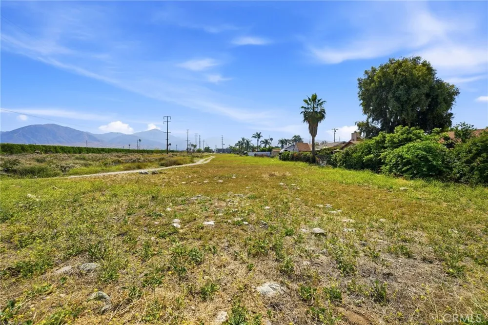 2016 SAN Bernardino Avenue Mentone, CA 92359
