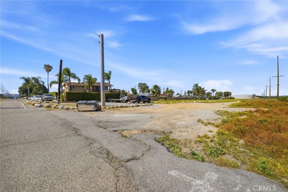 2016 SAN Bernardino Avenue Mentone, CA 92359
