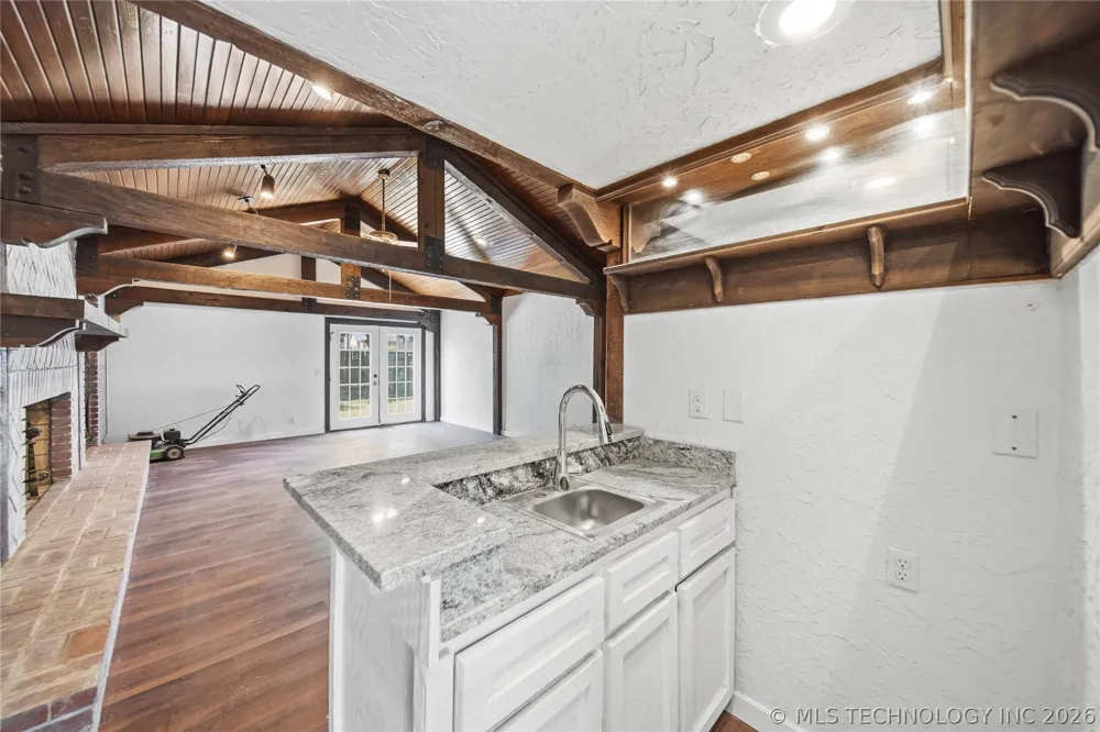 3928 E 60th Place Tulsa, OK 74135