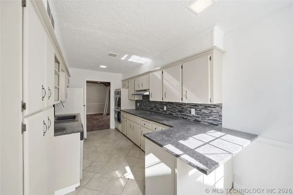 3928 E 60th Place Tulsa, OK 74135