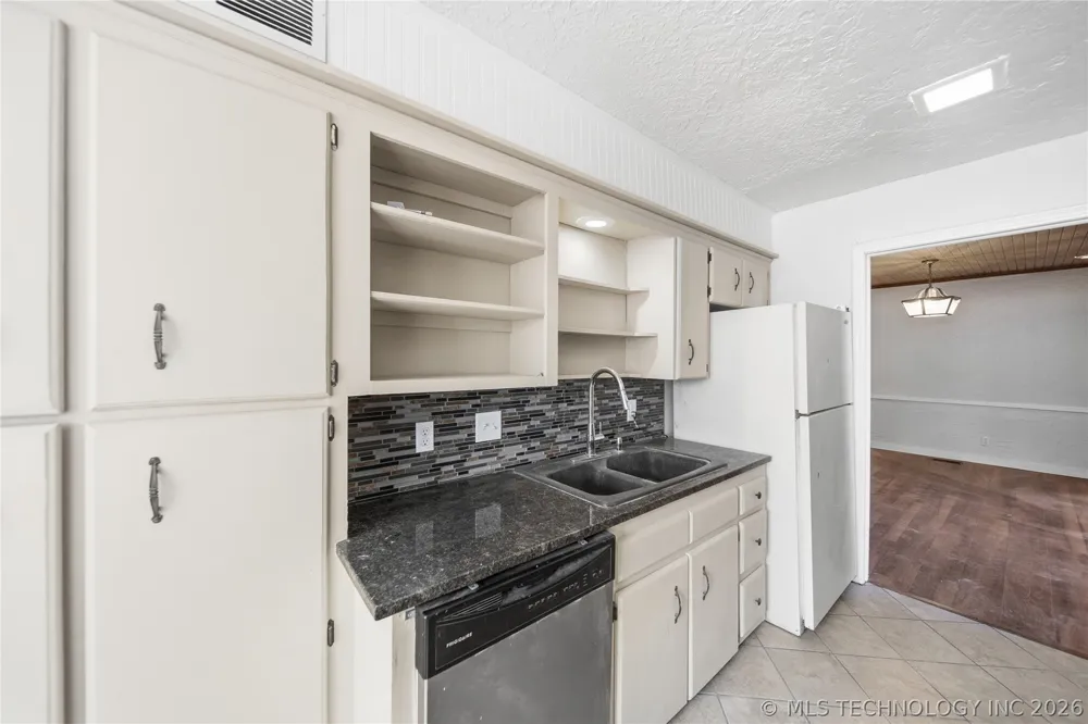 3928 E 60th Place Tulsa, OK 74135
