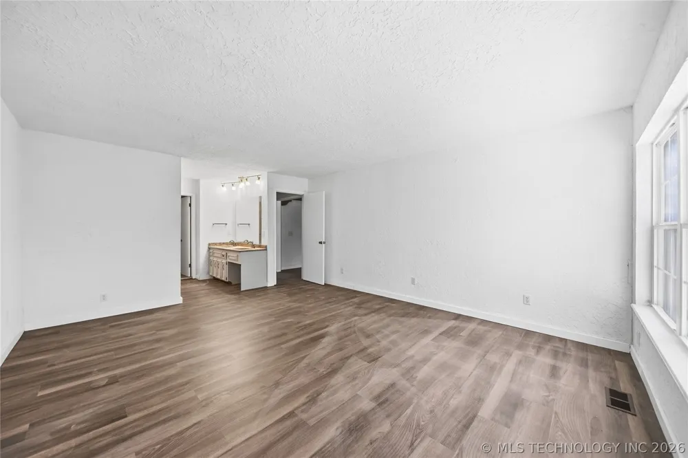 3928 E 60th Place Tulsa, OK 74135