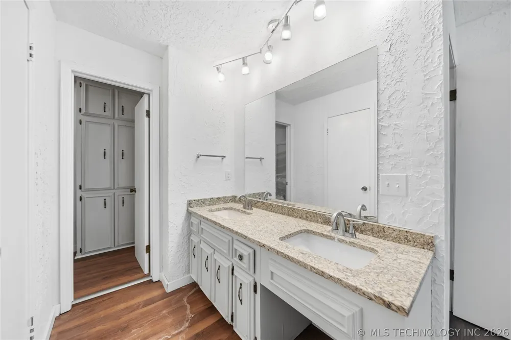 3928 E 60th Place Tulsa, OK 74135