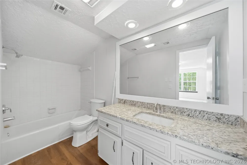 3928 E 60th Place Tulsa, OK 74135