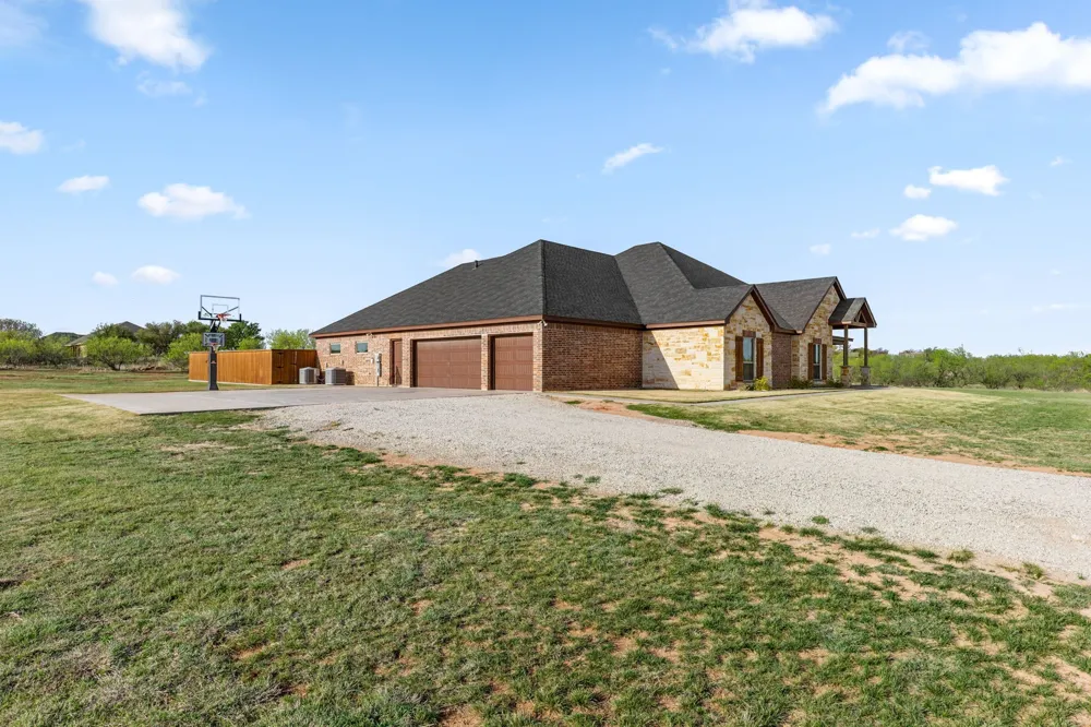 515 Sales Road Windthorst, TX 76389