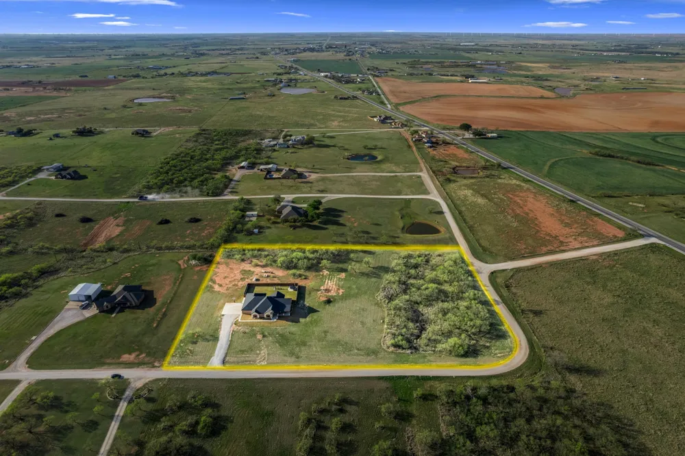 515 Sales Road Windthorst, TX 76389