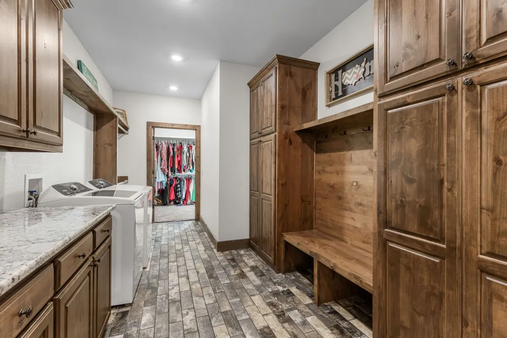 515 Sales Road Windthorst, TX 76389