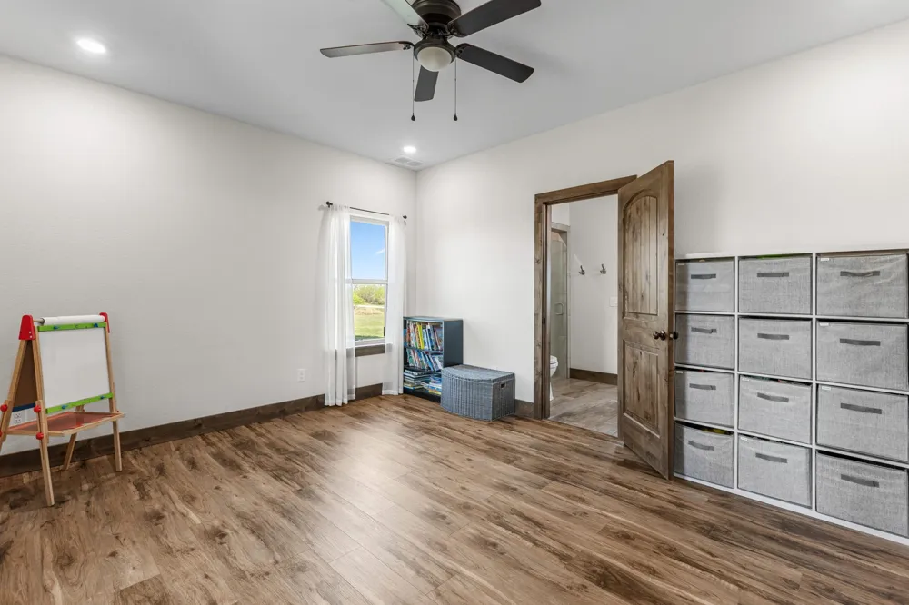 515 Sales Road Windthorst, TX 76389