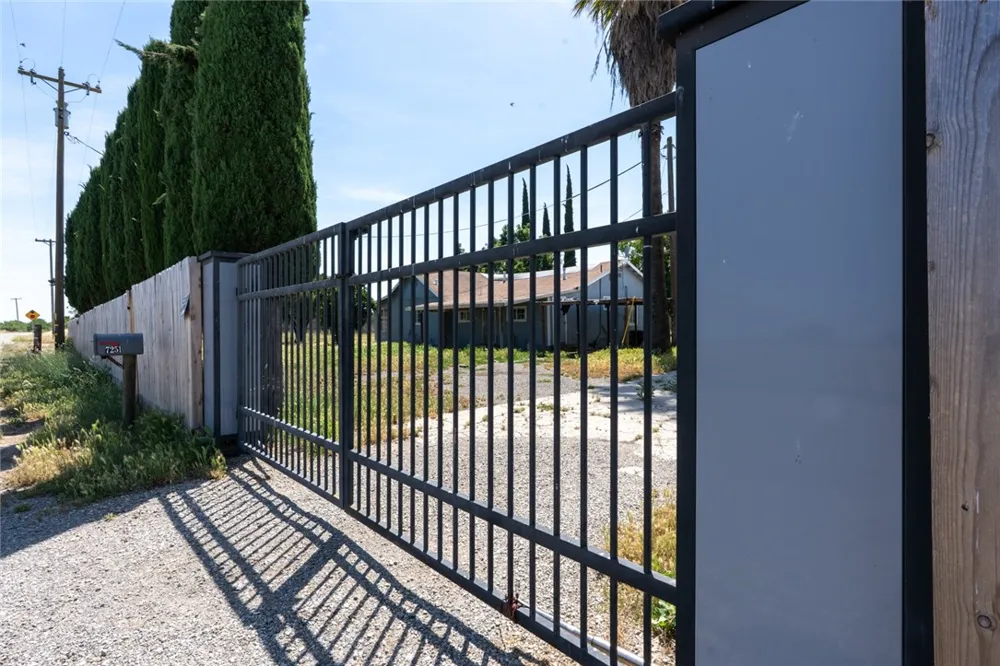 7251 Plainsburg Road Le Grand, CA 95333
