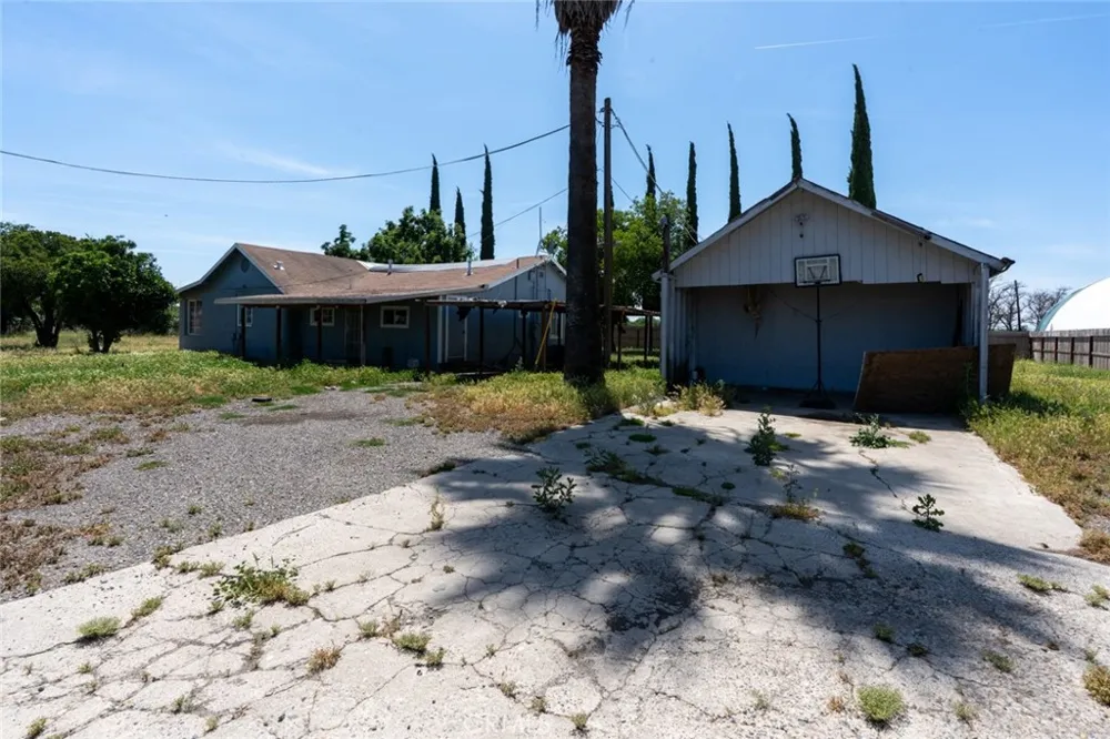 7251 Plainsburg Road Le Grand, CA 95333