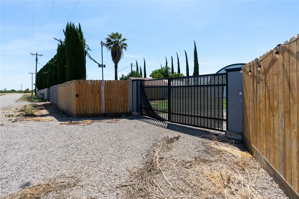 7251 Plainsburg Road Le Grand, CA 95333