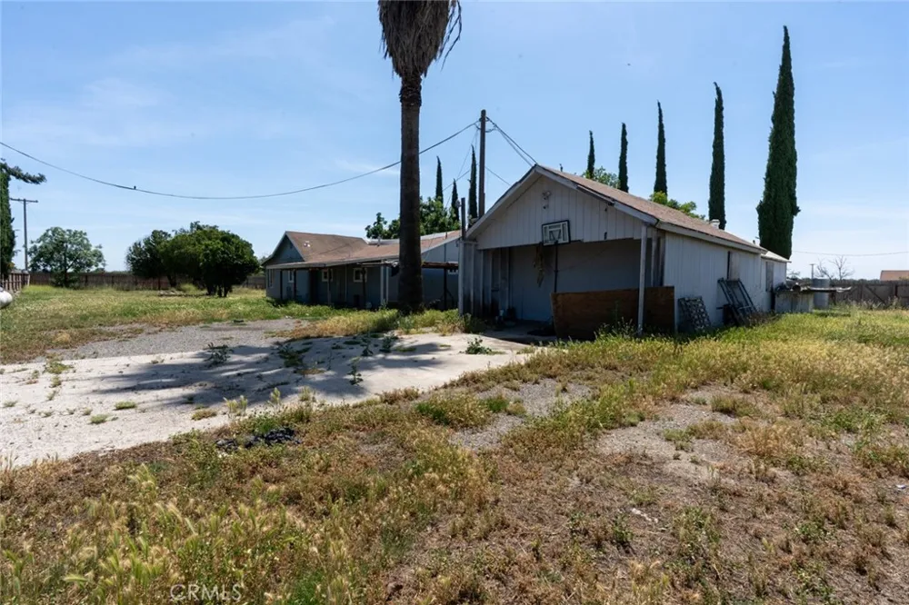 7251 Plainsburg Road Le Grand, CA 95333