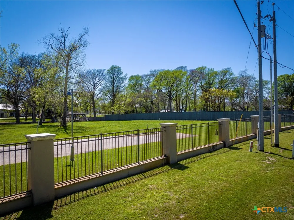 108 Cypress Way McQueeney, TX 78123
