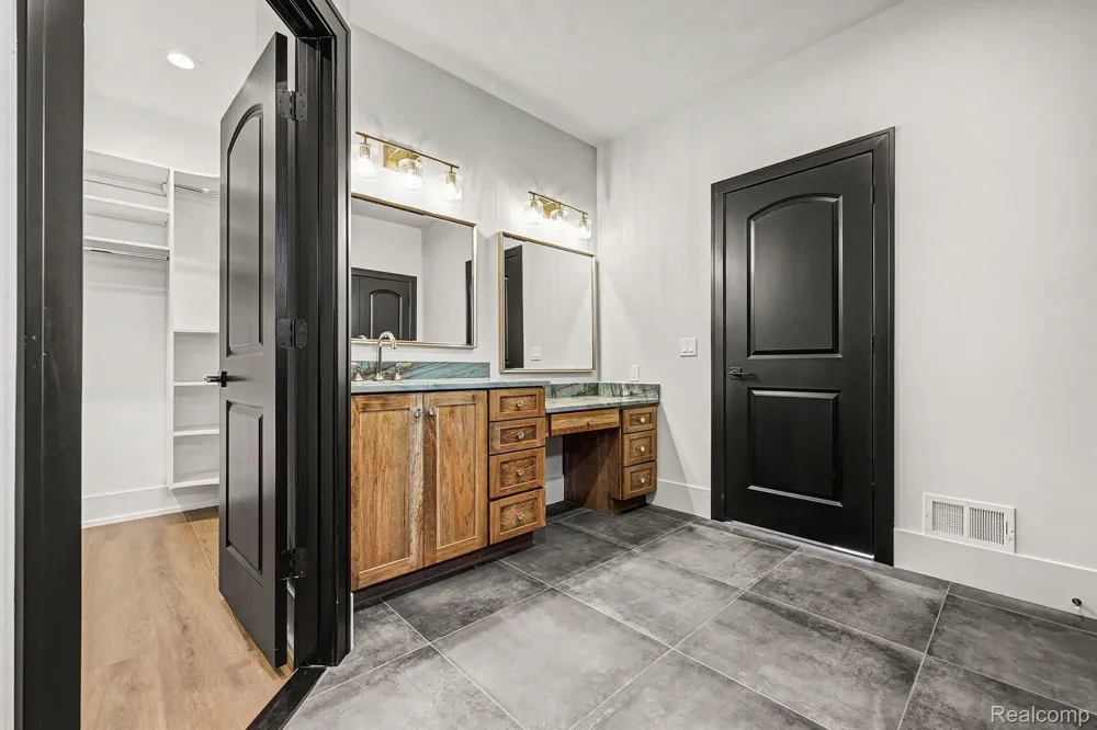 13268 Cousins Court Washington Township, MI 48094