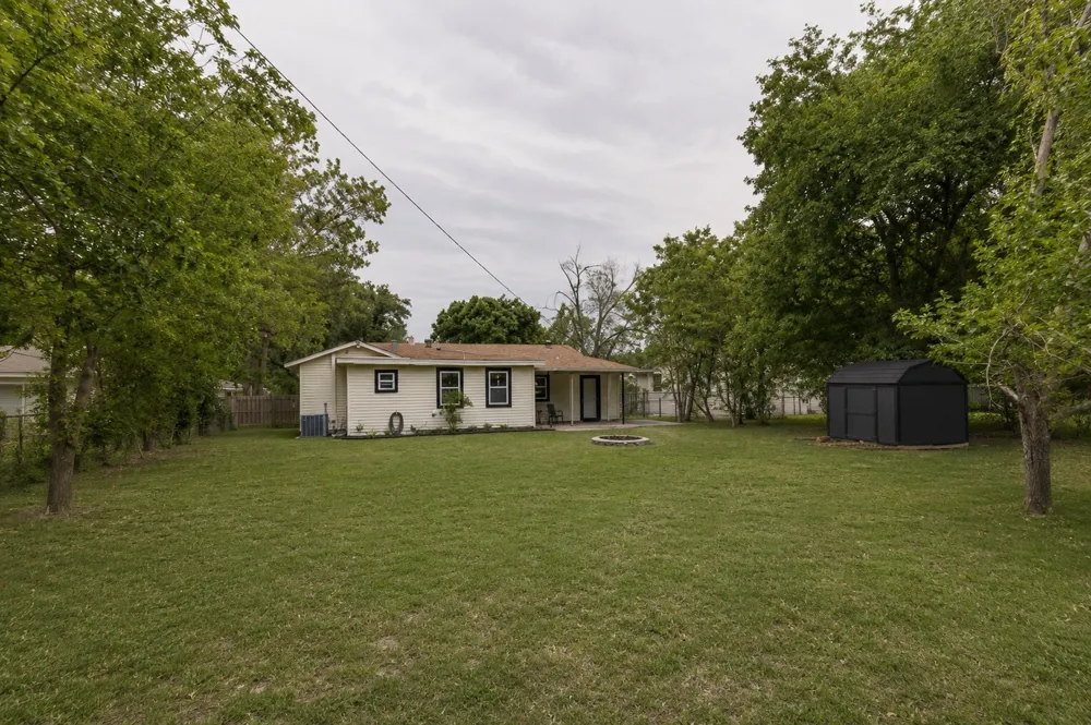 5113 Nadine Drive Haltom City, TX 76117