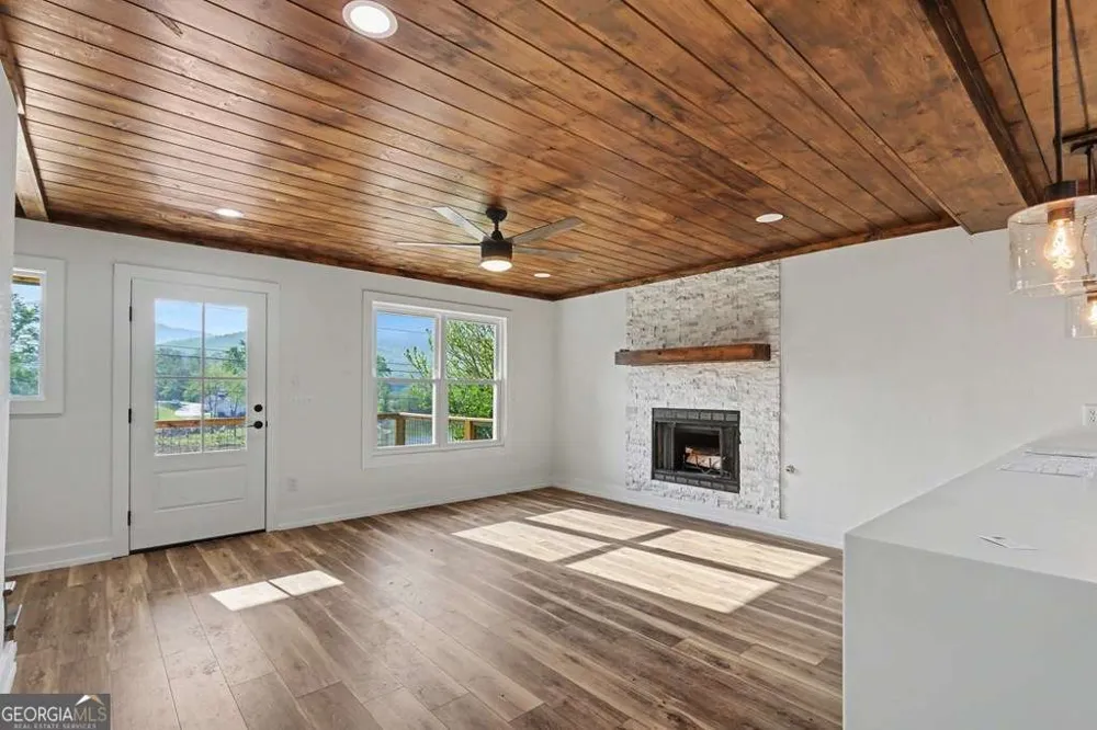 233 Bradshaw RD Hiawassee, GA 30546