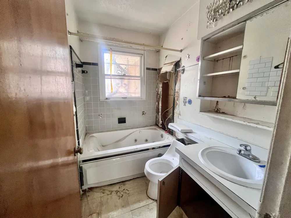 20043 Wyoming Avenue Detroit, MI 48221